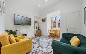 Modern 2-Bedroom Apartment On Oxford Street 8Gc